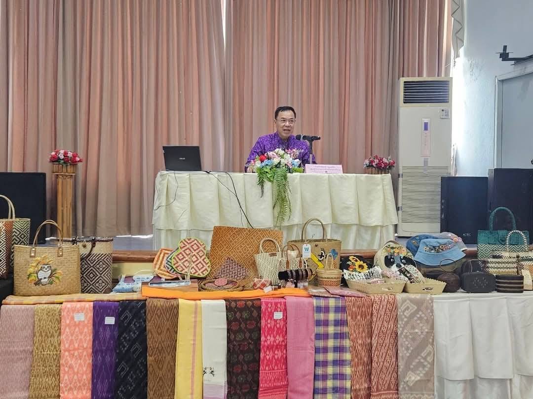 พช.อ.เมืองนราธิวาส ประชุมเชิงปฏิบัติการจัดทำแผนพัฒนาผลิตภัณฑ์ศิลปาชีพจังหวัดนราธิวาส วันที่ 28 มกราคม 2568