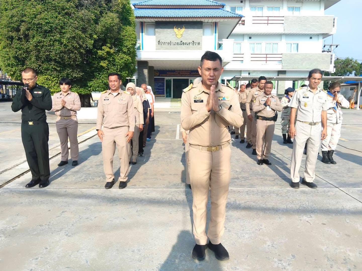 สำนักงานพัฒนาชุมชนอำเภอเมืองนราธิวาส กิจกรรมเคารพธงชาติทุกวันจันทร์